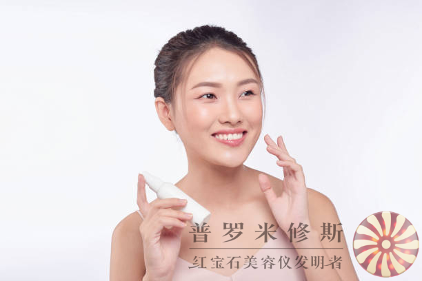 告別法令紋困擾！這些美容儀幫你重塑年輕容顏！