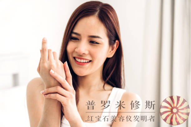 告別法令紋煩惱！這些美容儀幫你恢復(fù)光滑肌膚！