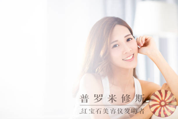 告別松弛肌膚困擾！這些緊致美容儀幫你重塑年輕輪廓！