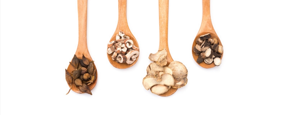 祛色斑就按揉血海和太沖穴