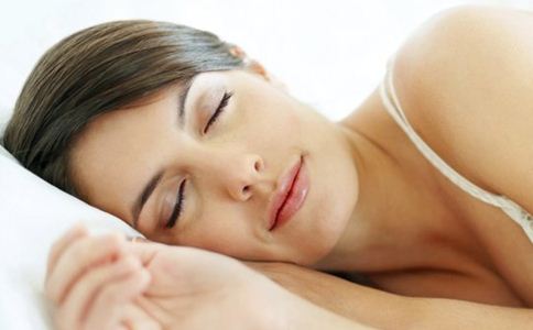 濃妝過后卸妝馬虎 小心痘痘色斑齊爆發(fā)