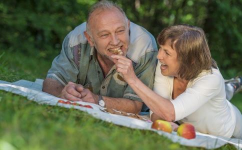 老人護膚有兩點須重視