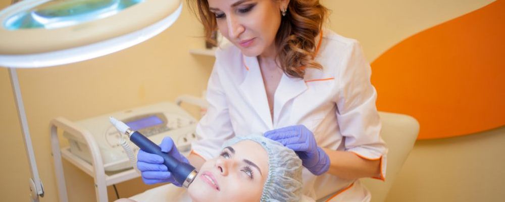 一分鐘搞定魚尾紋的小秘訣