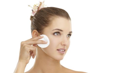 哪些原因?qū)е卖~尾紋