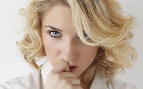 戴眼鏡的人要這樣做防止皺紋