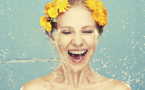 如何輕松清除面部皺紋？