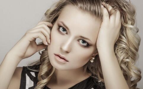 為什么年紀(jì)輕輕就有抬頭紋 抬頭紋怎么去除