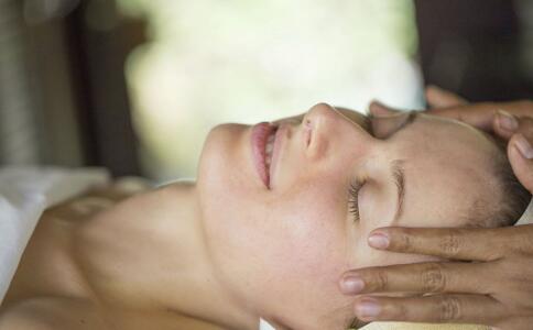 蒙頭睡覺會使臉部皮膚干燥