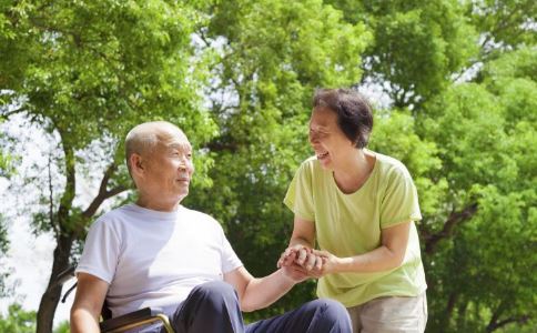 老人護(hù)膚保養(yǎng)應(yīng)備受關(guān)注